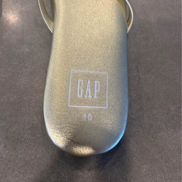 GAP woman’s gold sandals. Minimalist. Size 10. Brand new. Great for vacation. - Picture 2 of 9